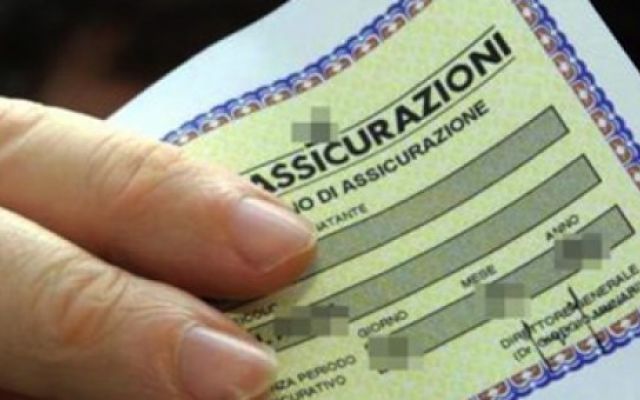 Assicurazioni auto: dal 18 ottobre cessa l'obbligo di esporre il contrassegno