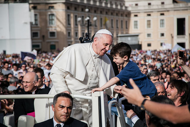 La teoria di Papa Francesco sull'origine dell'Universo e degli esseri viventi