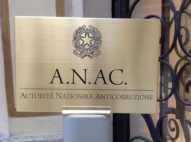 L'iscrizione dell'informativa prefettizia nel casellario giudiziale è un atto pressoché vincolato per l'ANAC