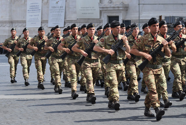 I Militari non possono assumere cariche nei partiti politici 