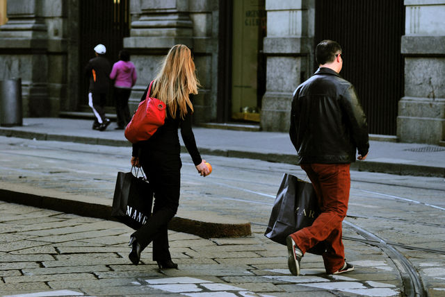 Gli italiani tornano (timidamente) a comprare. Rischio per la dieta mediterranea e aumenti delle tariffe del 9,5% 