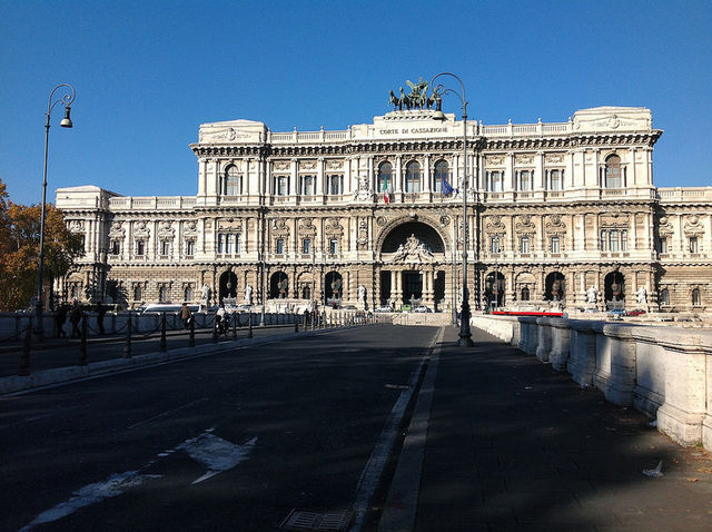 Furbetti con o senza cartellino: chi nell'orario di lavoro si dedica a fatti personali paga anche il danno all'immagine 